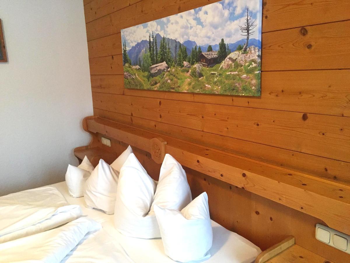 Landgasthof Kirchmayer Farchant Exteriör bild