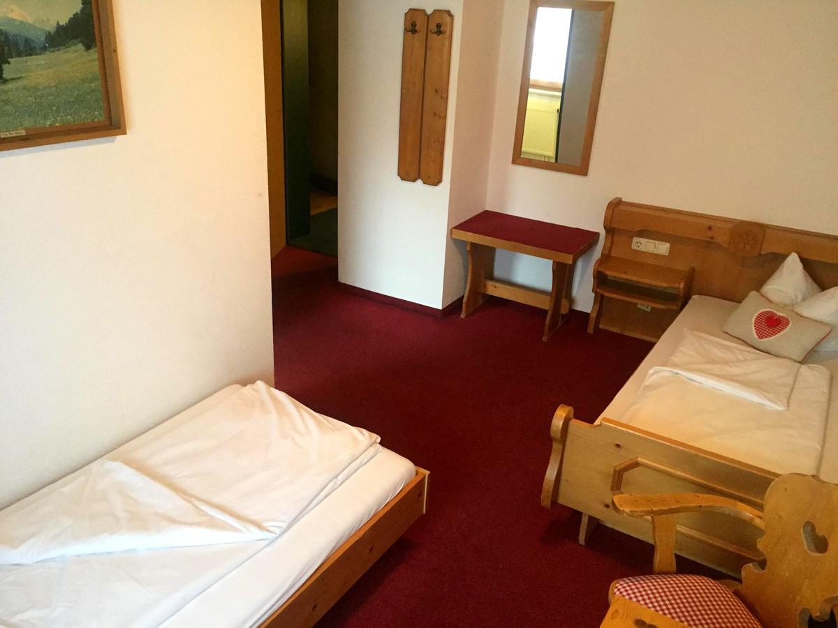 Landgasthof Kirchmayer Farchant Exteriör bild